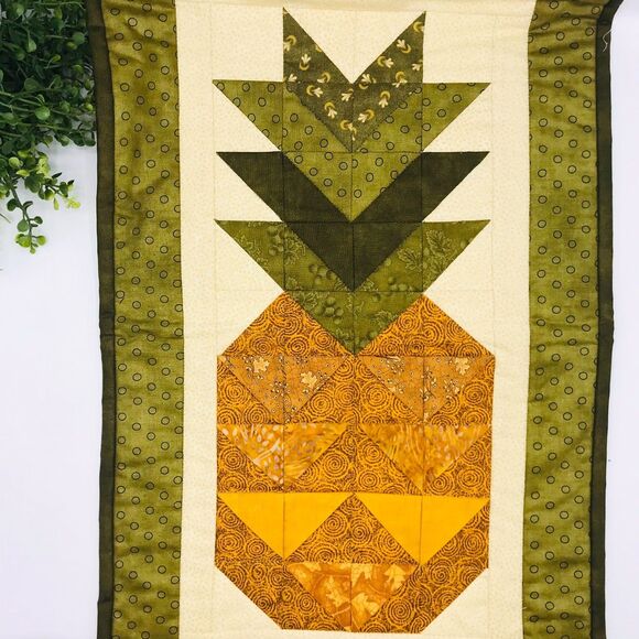 Vintage Handmade And Machine Quilted  Wall Hanging Pineapple Gold Green 14.5x24" - Picture 4 of 6